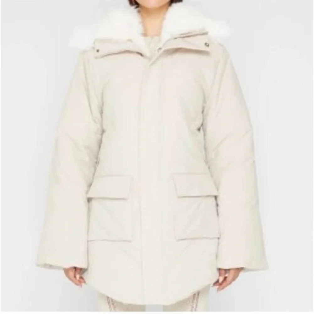Maniere De Voir Black Puffer Jacket with Faux Fur Trim - Picture 4 of 13